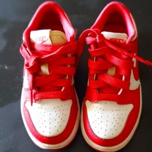 Nike low dunks, toddler  size 11. Red and white in color